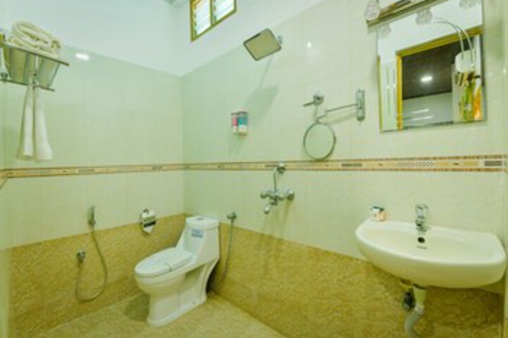 Room 2 of 28