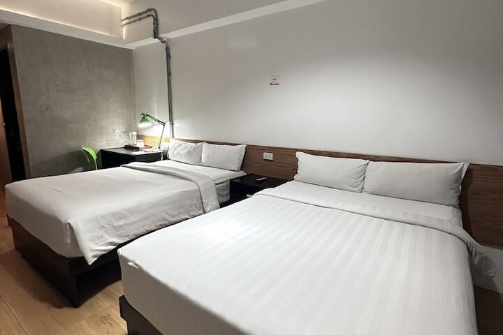 Room 9 of 19