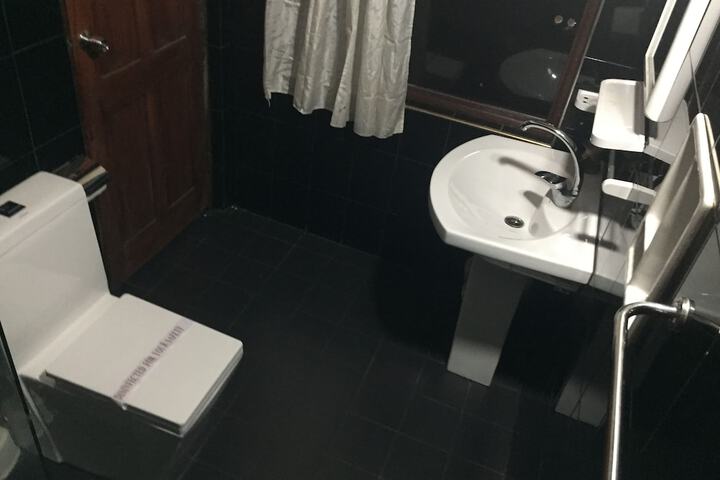 Room 25 of 34