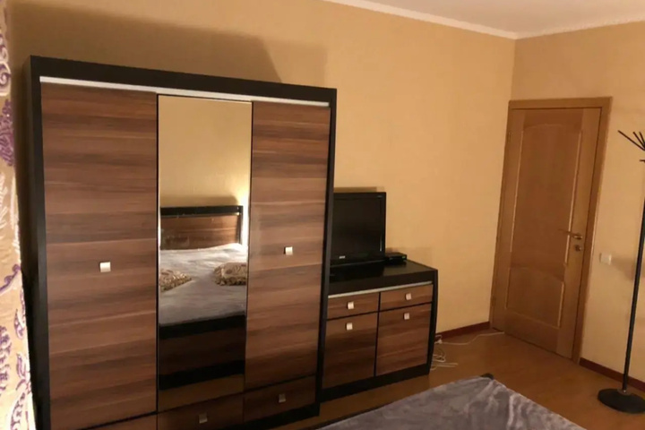 Room 5 of 16
