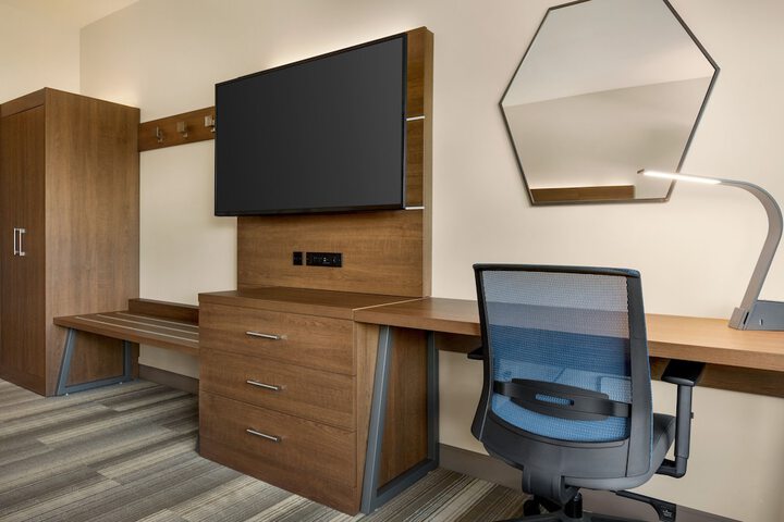 1 King Bed Suite (1 of 16)