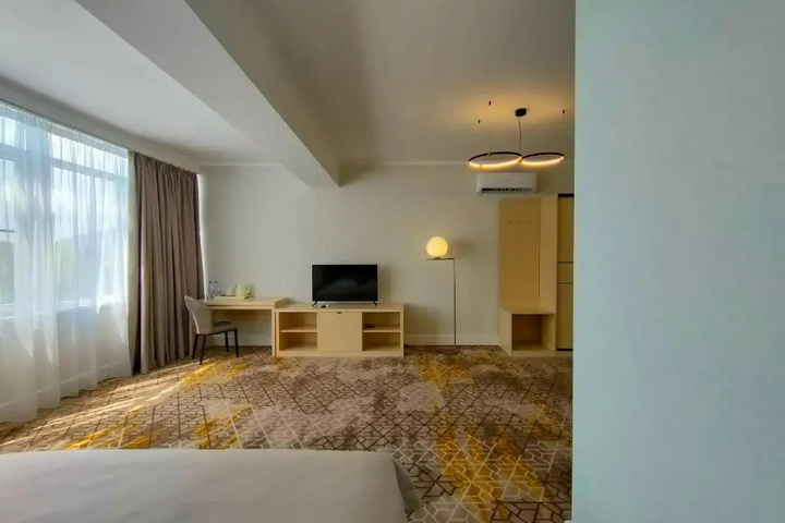Room 5 of 13