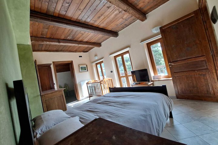 Room 8 of 28