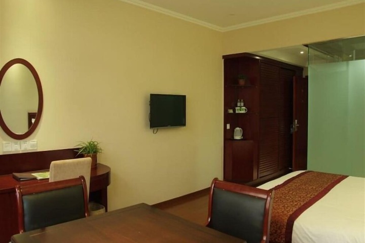 Room 25 of 40