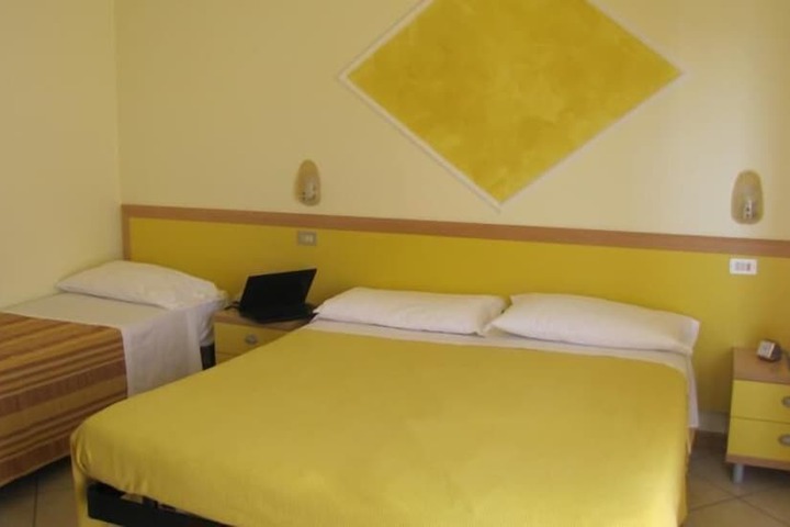 Room 4 of 66