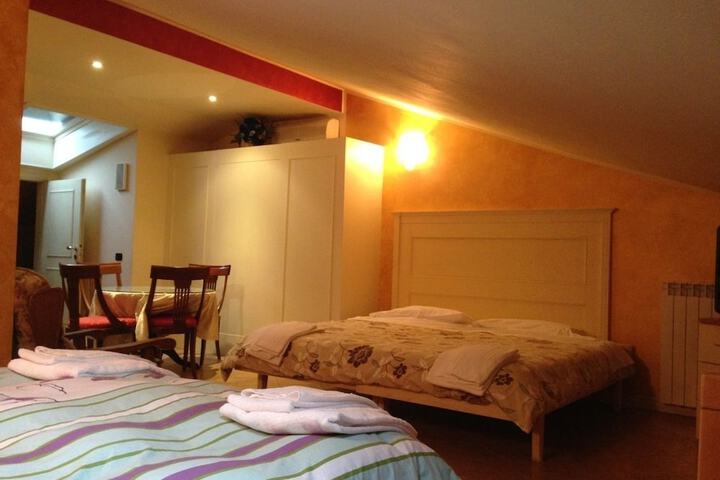 Room 4 of 76