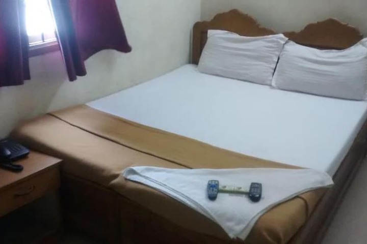 Room 5 of 6