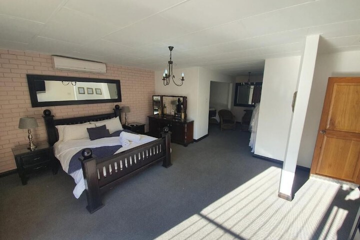 Room 2 of 48