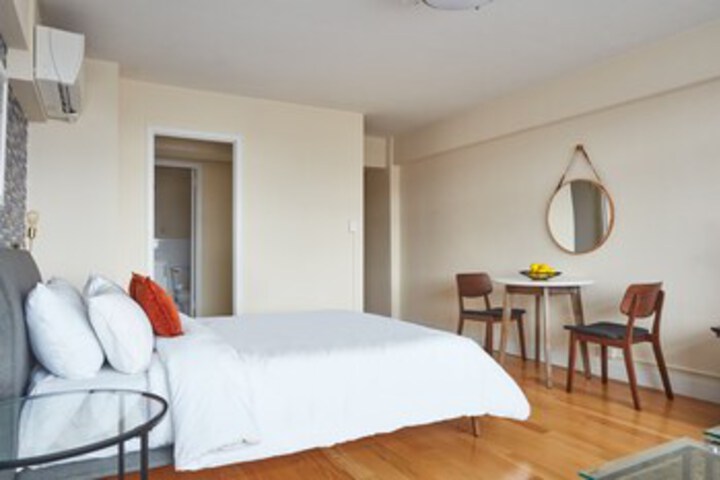 Room 4 of 15