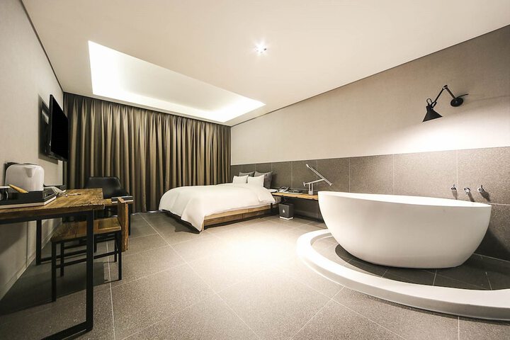 Room 15 of 47