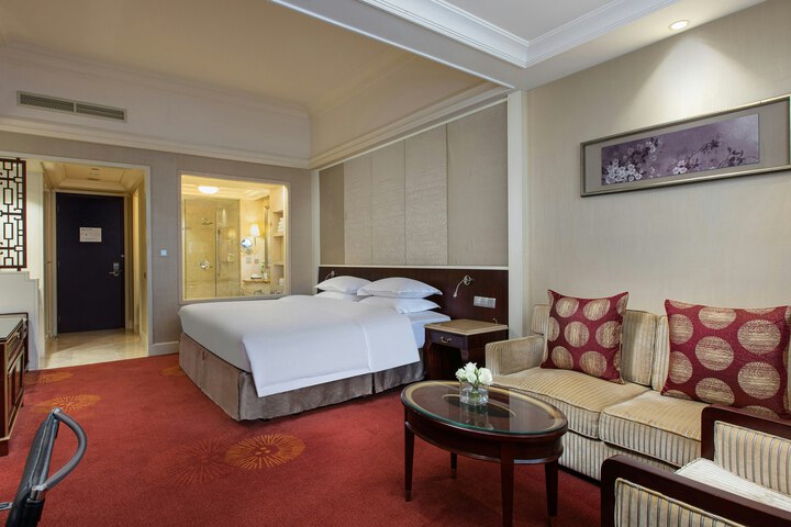 Room 14 of 76