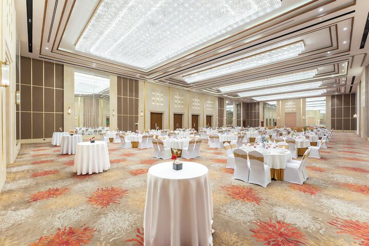 Ballroom/Hall 55 of 70