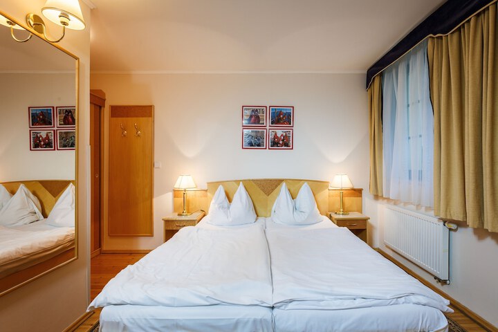 Room 4 of 64