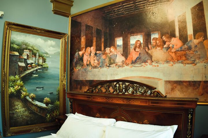 Room 5 of 76
