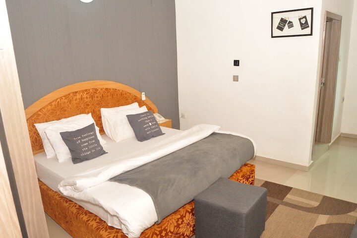 Room 7 of 30
