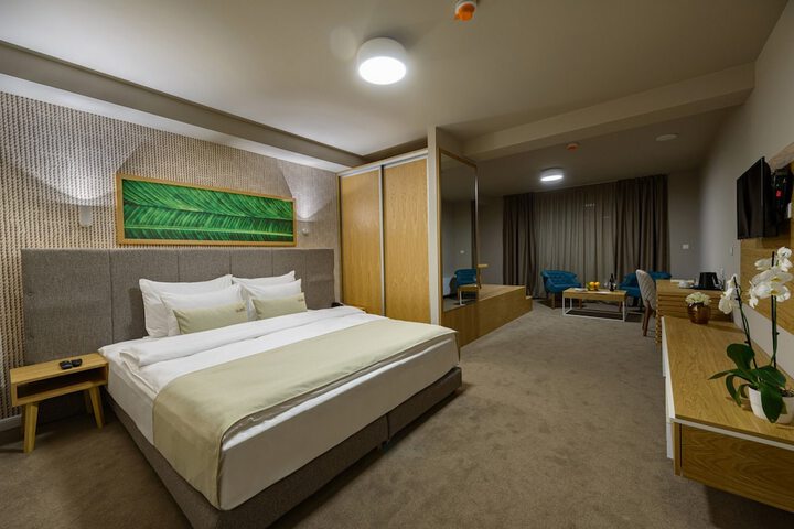 Room 13 of 102