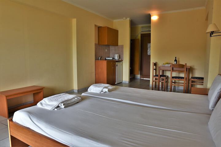 Room 3 of 38