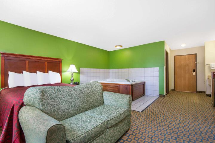 1 King Bed (1 of 11)