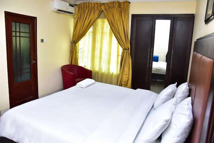 Room 8 of 47