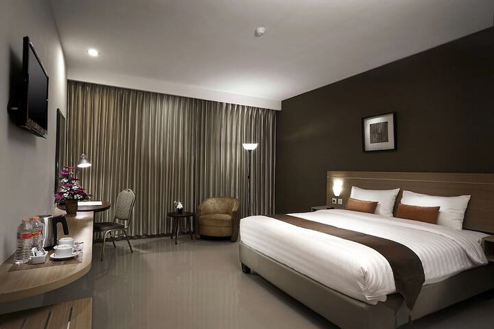 Room 8 of 53