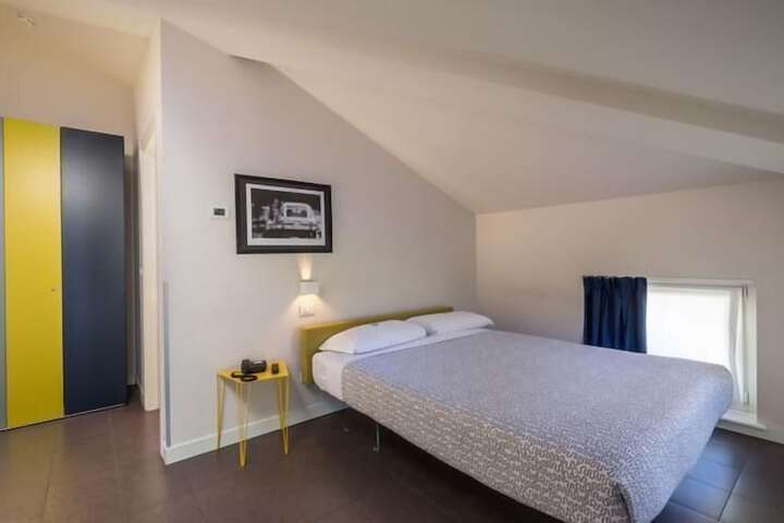 Room 15 of 32