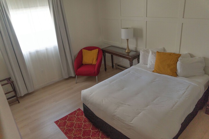 Room 53 of 183