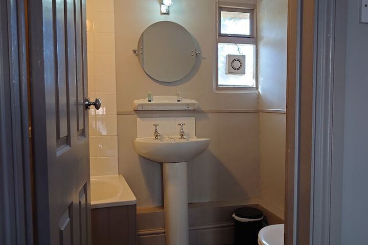 Room 9 of 26