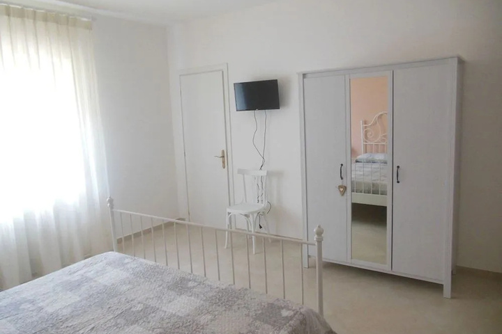 Room 2 of 9