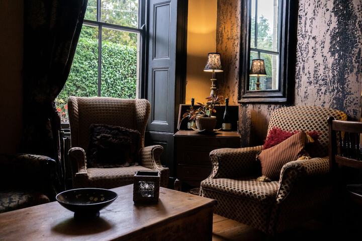 Lounge 41 of 58