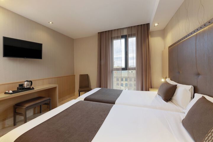 Room 14 of 114