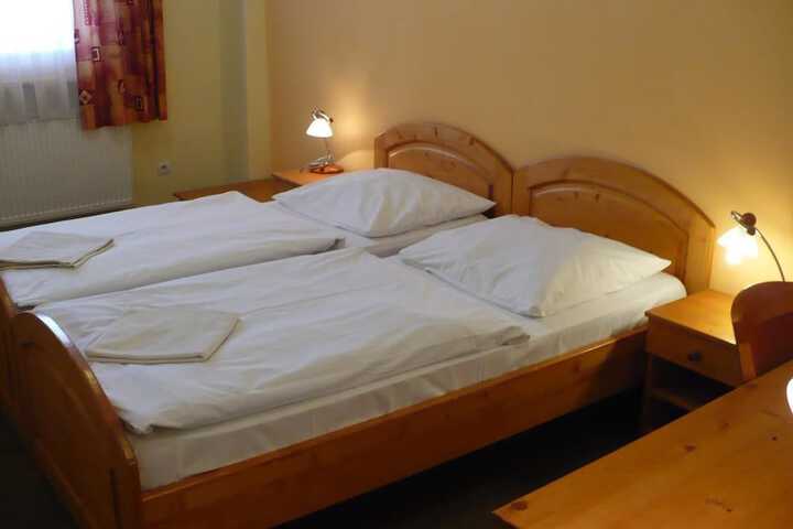 Room 15 of 42