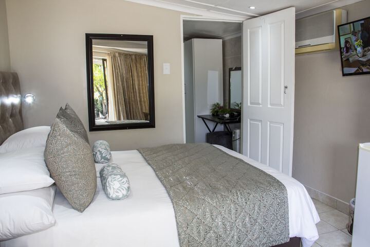 Room 9 of 62