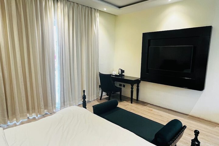 Room 9 of 67