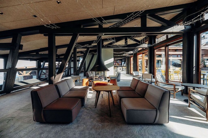 Lounge 73 of 87
