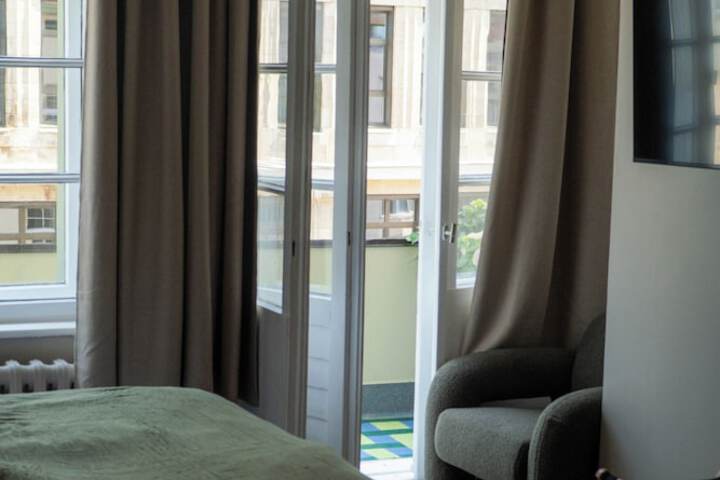 Room 51 of 147