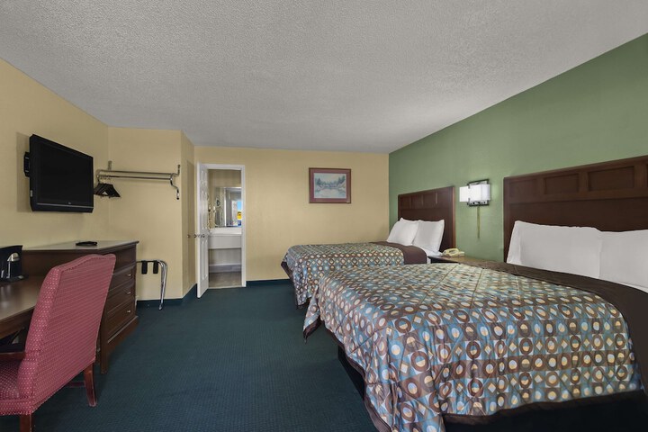 2 Double Beds (7 of 7)