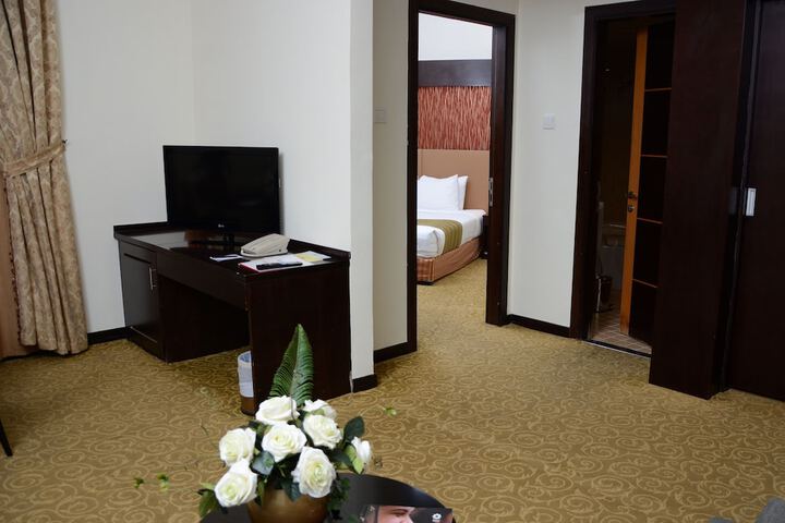 Room 14 of 77
