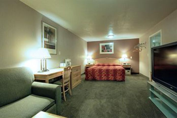 Room 6 of 10