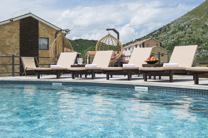 Pool 25 of 64