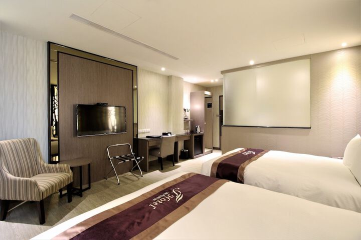 Room 37 of 63