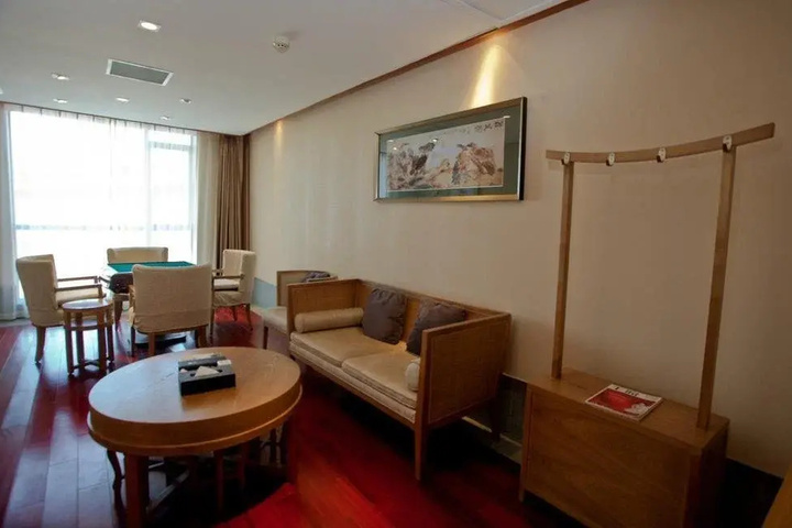Room 4 of 7