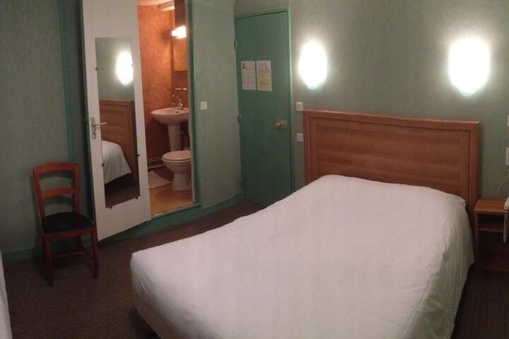 Room 21 of 40
