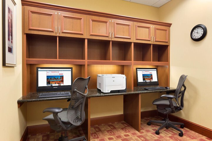 Business Center 23 of 25