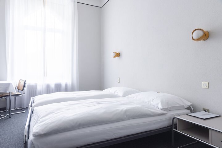Room 3 of 70