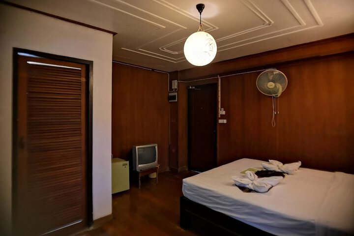 Room 27 of 52