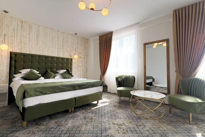Room 4 of 36