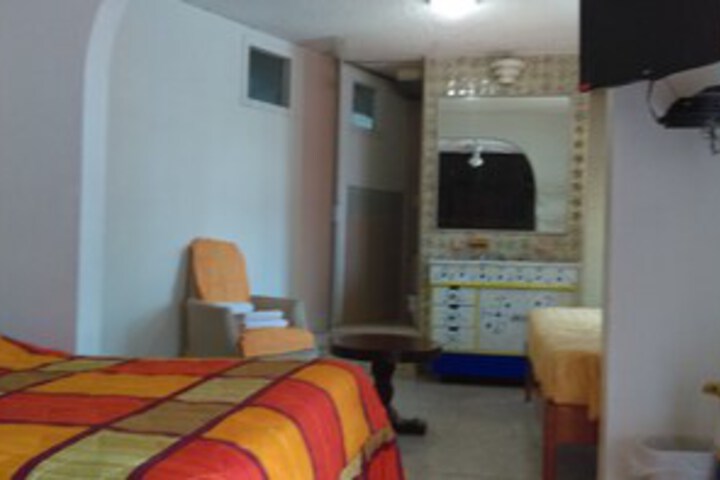 Room 12 of 33