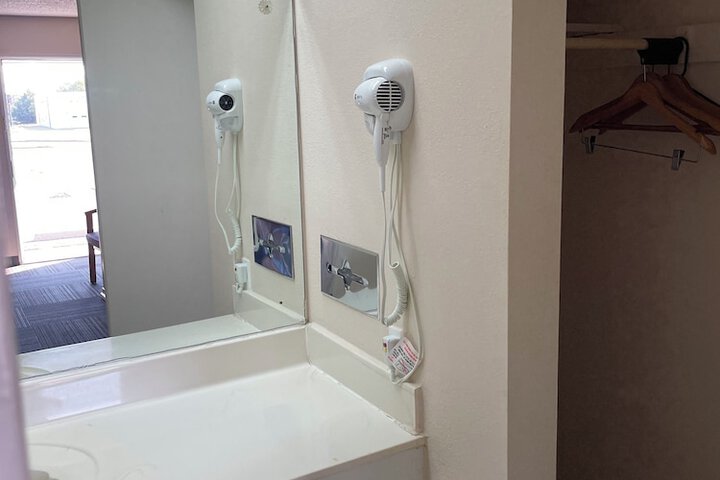 Room 10 of 17