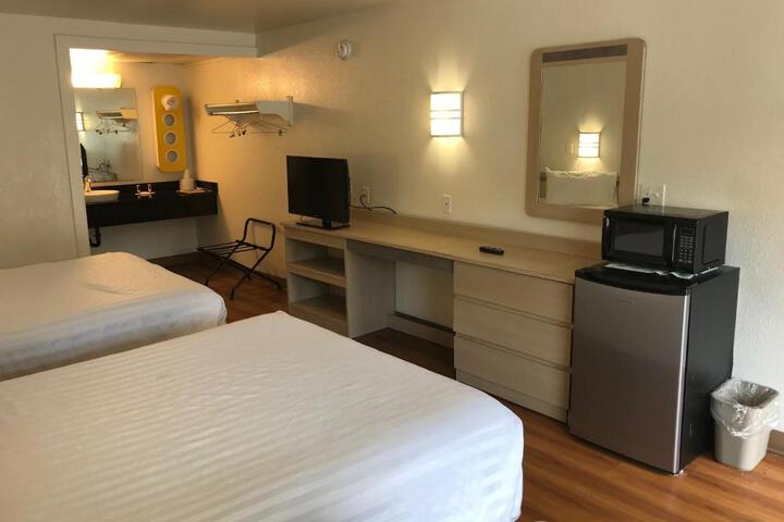 1 Double Bed Mobility Accessible (6 of 8)
