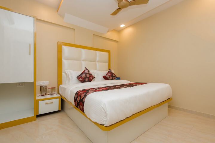 OYO 11720 Gold Coast Inn